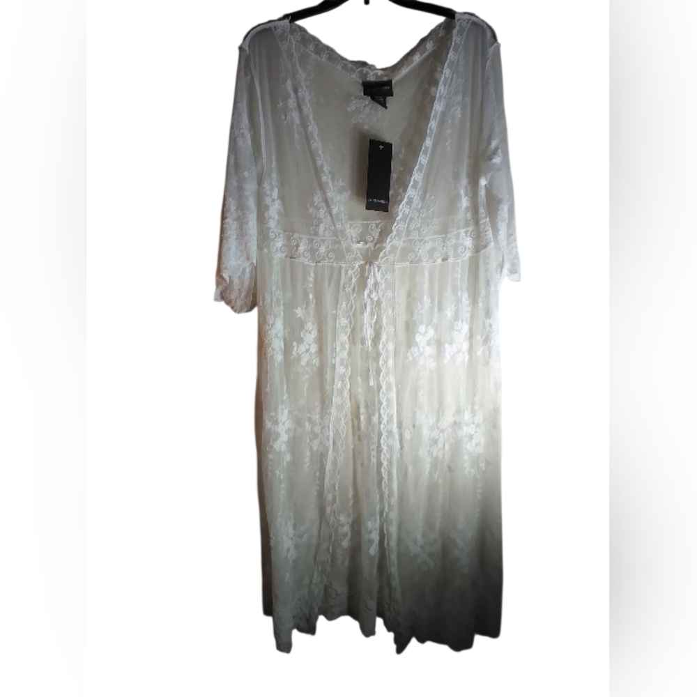 NWT Liv Los Angeles Shear Cotton Embroidered Cover Up House Coat Size S Romantic